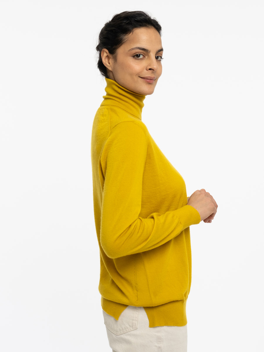 THE SUPER LIGHT ROLLNECK SWEATER | TURMERIC