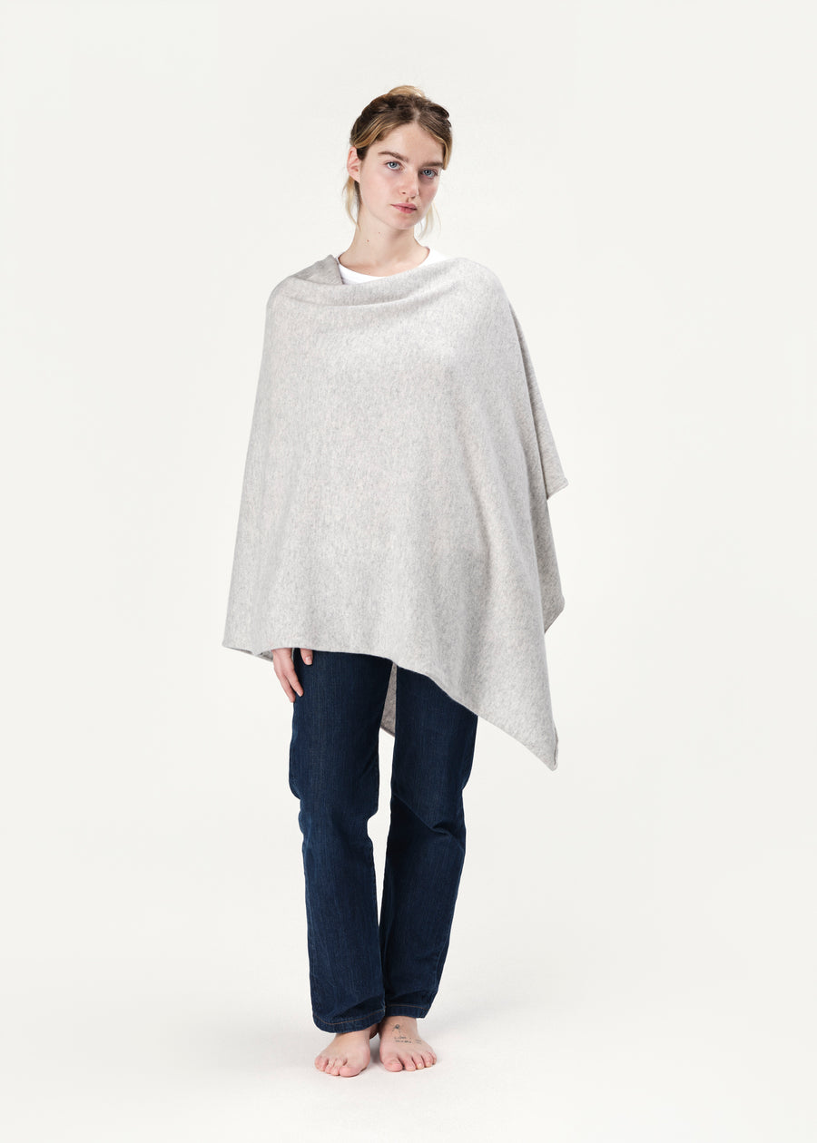 THE CLASSIC PONCHO | Earl Grey