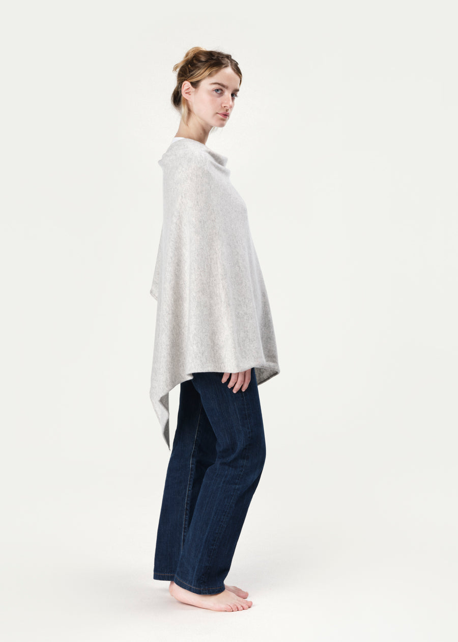 THE CLASSIC PONCHO | Earl Grey