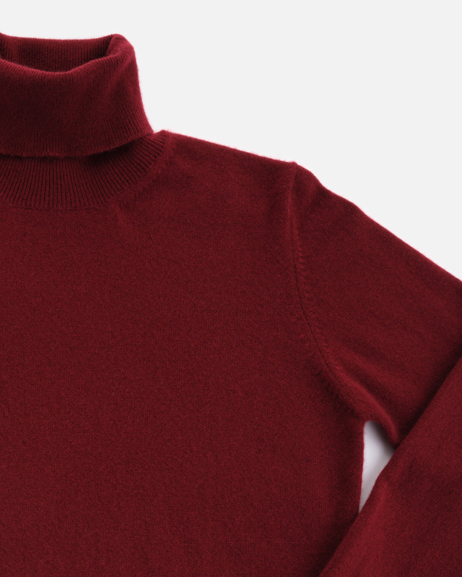 THE CASHMERE ROLLNECK | Drama