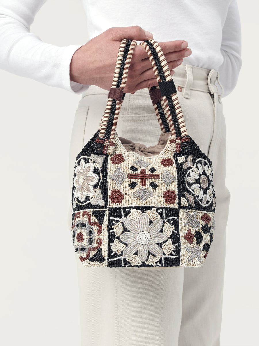 THE BEADED HANDBAG | BLACK & WHITE