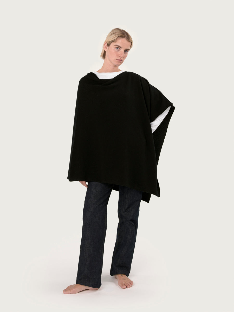 THE CLASSIC PONCHO | BLACK