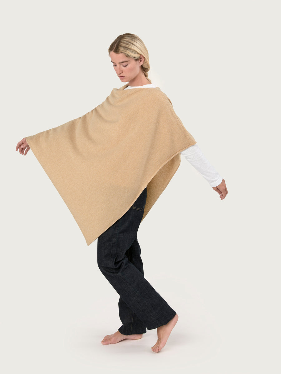 THE CLASSIC PONCHO | SANDSTONE