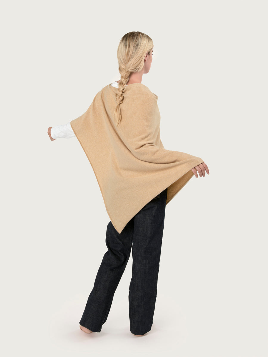 THE CLASSIC PONCHO | SANDSTONE