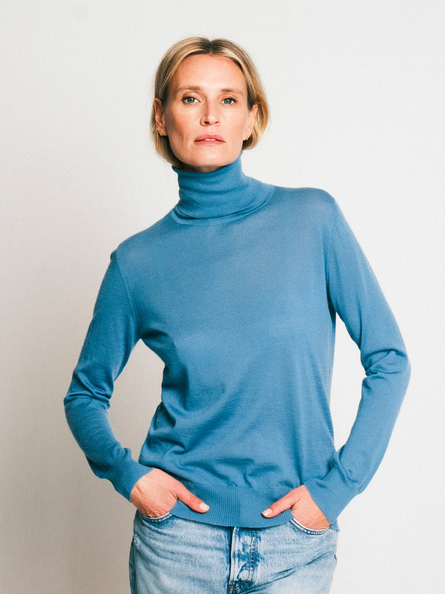 THE SUPER LIGHT ROLLNECK SWEATER | SKIPPER