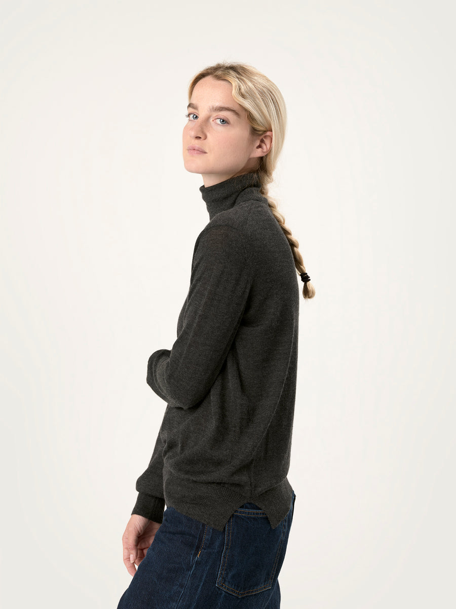 THE SUPER LIGHT ROLLNECK SWEATER | ANTHRACITE
