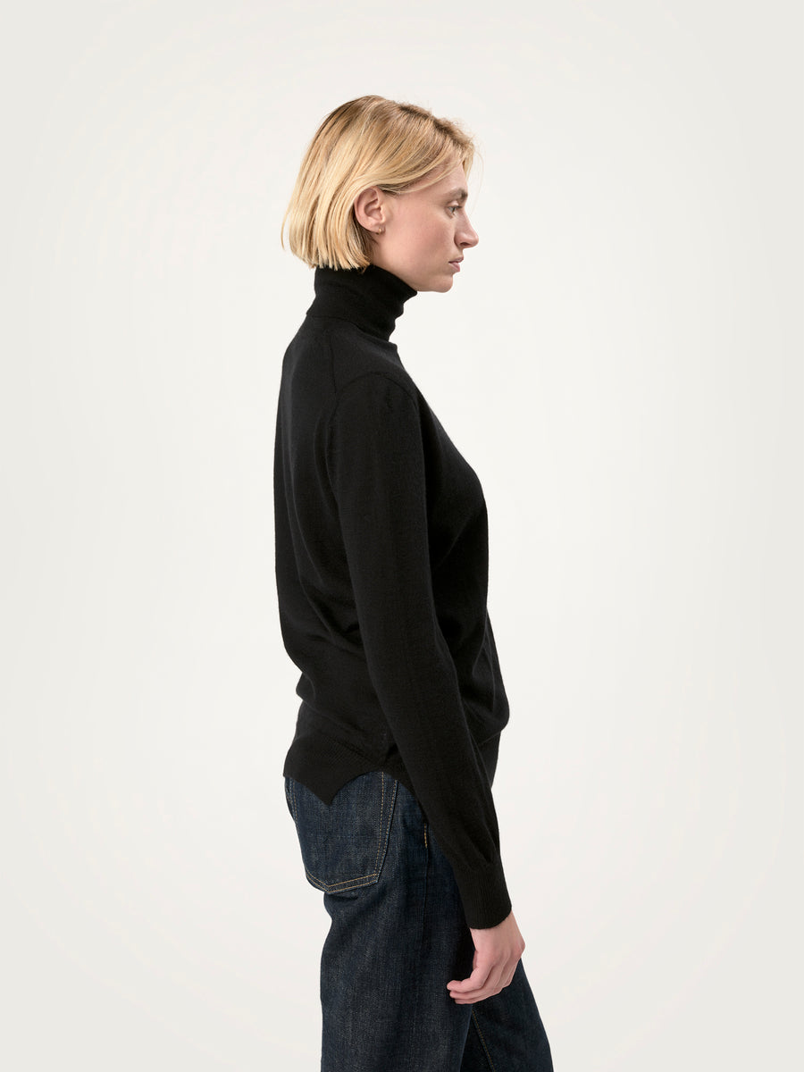 THE SUPER LIGHT ROLLNECK SWEATER | BLACK