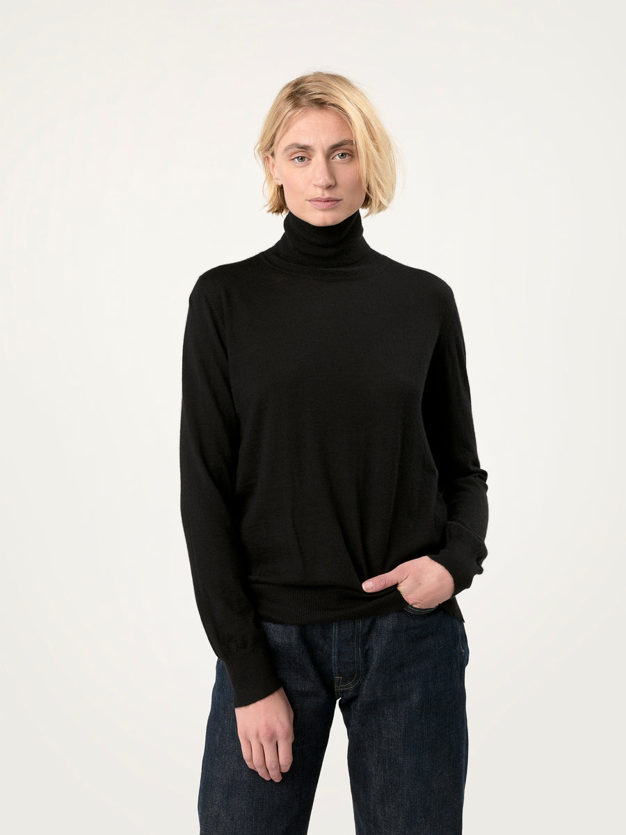THE SUPER LIGHT ROLLNECK SWEATER | BLACK