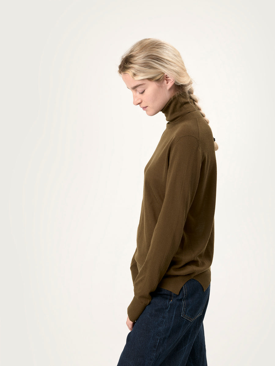 THE SUPER LIGHT ROLLNECK SWEATER | MILITARY
