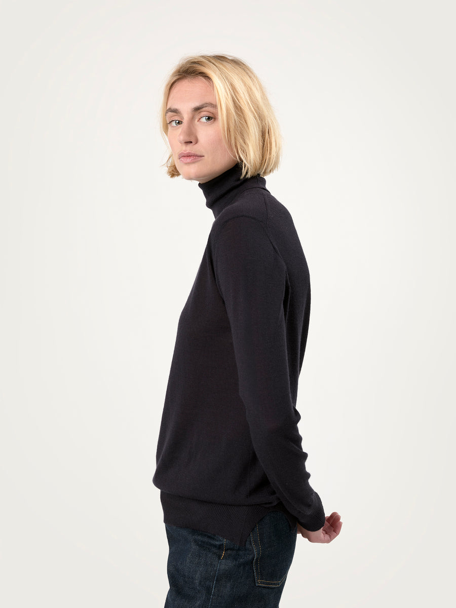 THE SUPER LIGHT ROLLNECK SWEATER | NAVY BLUE
