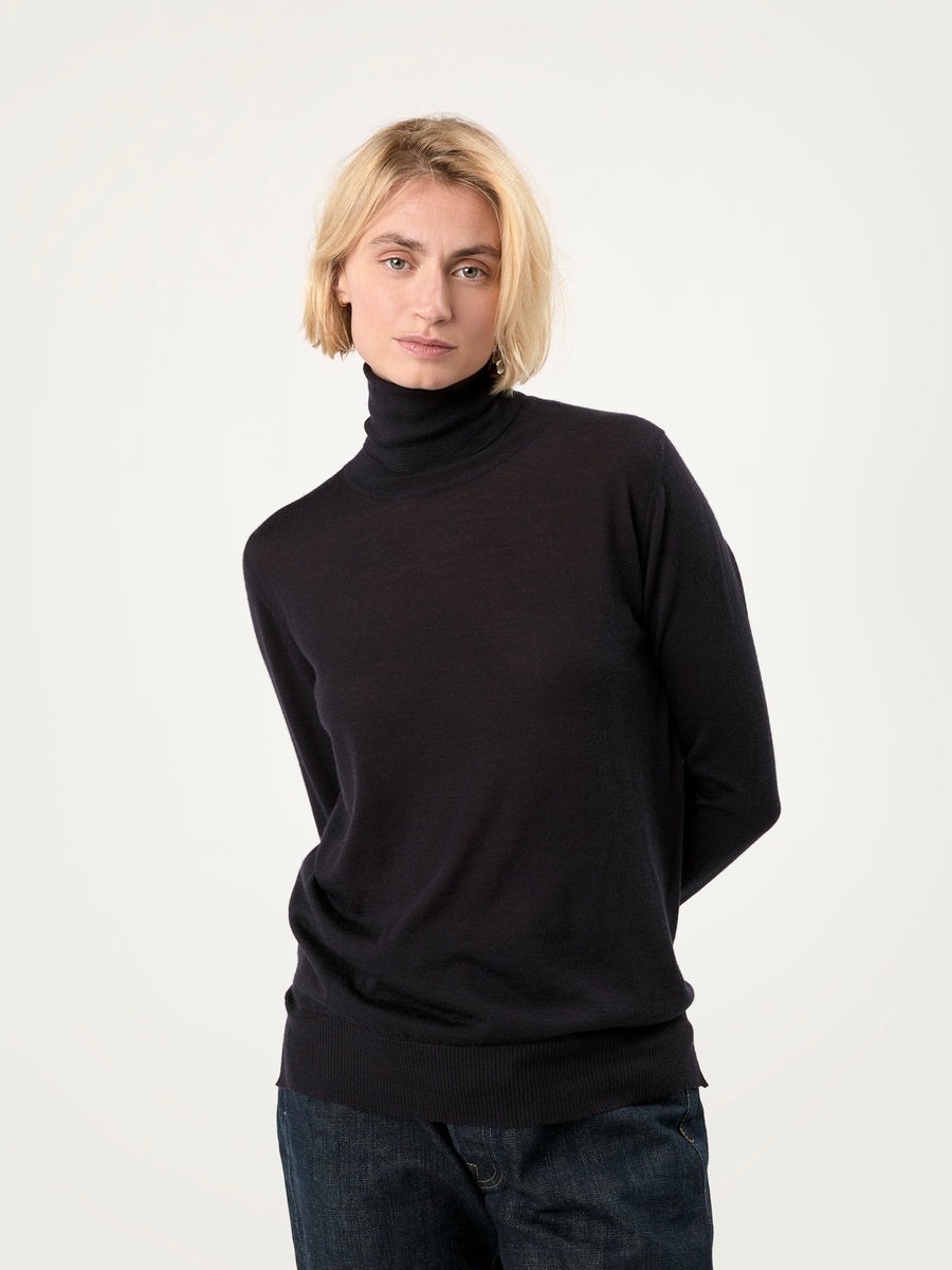 THE SUPER LIGHT ROLLNECK SWEATER | NAVY BLUE