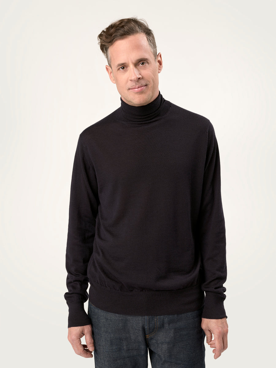 THE MEN'S SUPER LIGHT ROLLNECK SWEATER | PIRATE