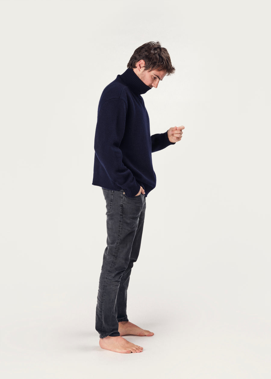 THE MEN'S NICO ROLLNECK | NAVY